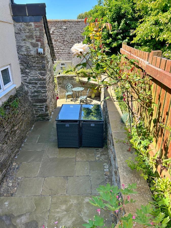 Spacious Cottage In The Village Of Wembury Exterior photo